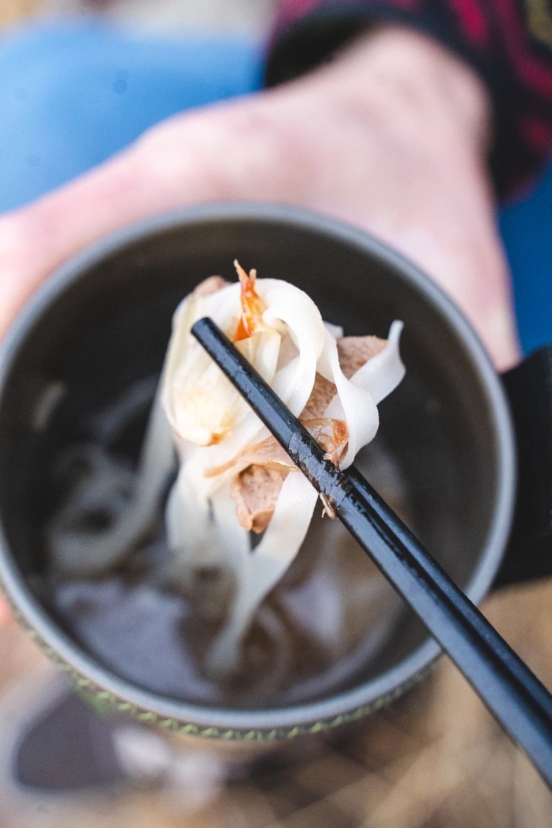 food being grabbed out of JetBoil