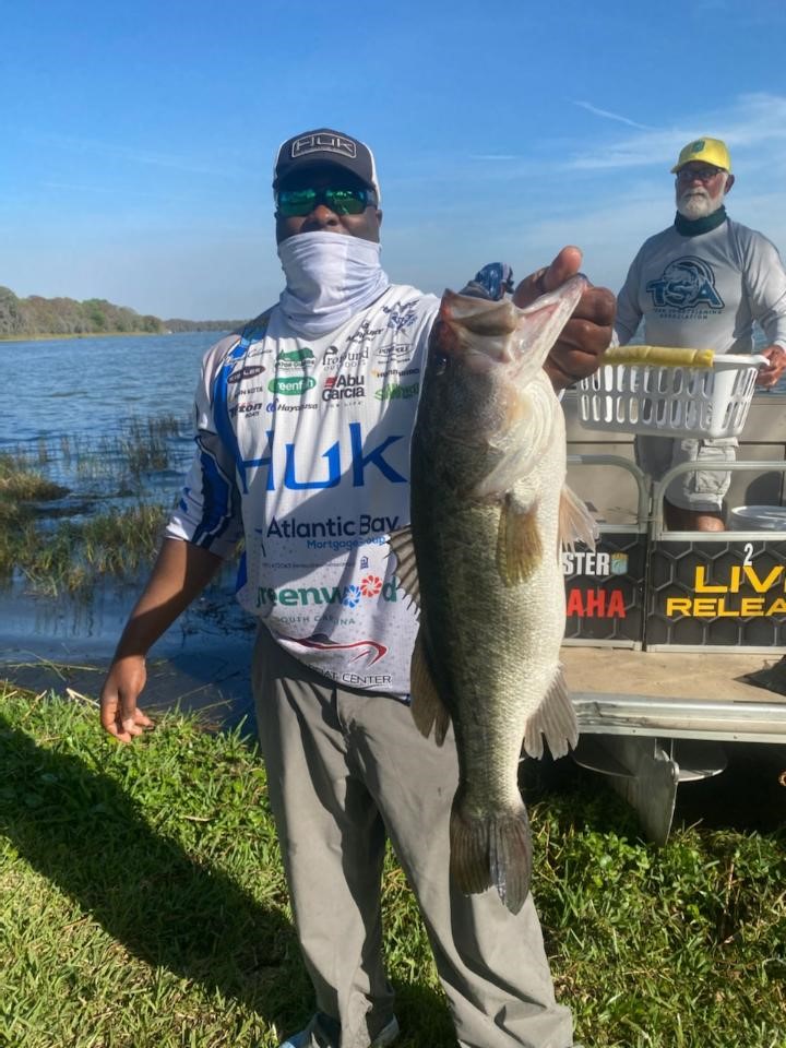 wayman_coleman_big_bass_hold_release_boat